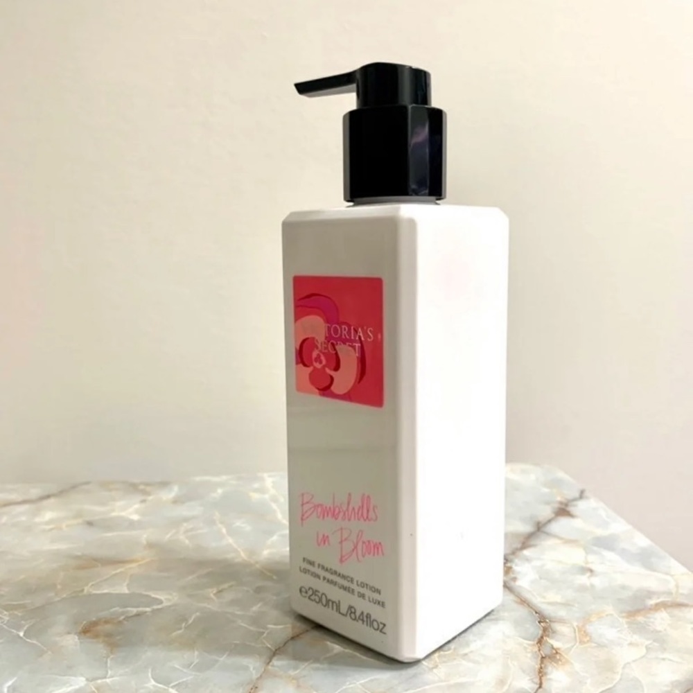 Victoria's Secret Bombshells in Bloom Lotion NEW - Picture 4 of 4